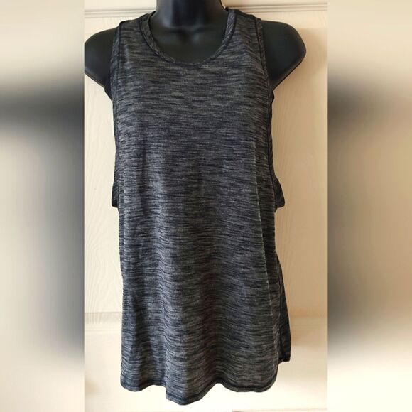 Lululemon Tank Top With built-in bra Size 4 - Picture 4 of 10